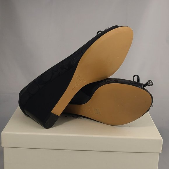 Coach Paola II Black Peep Toe Wedge Heels Pumps Womens Size 7.5 Bow C Pattern - Picture 9 of 10